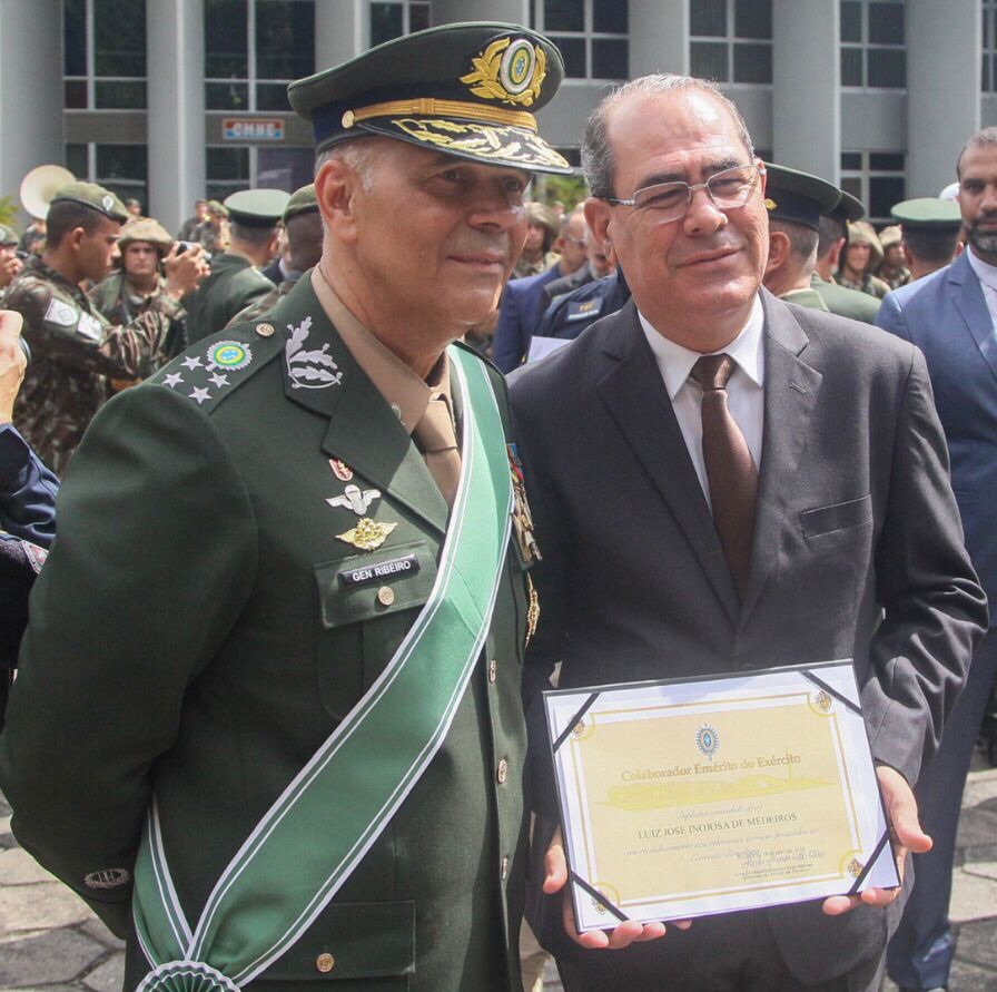 Prefeito do Jaboatão dos Guararapes é reconhecido como colaborador emérito do exército brasileiro